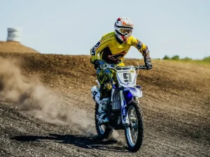 How to Ride a Semi-Automatic Dirt Bike: Best Beginner’s Guide